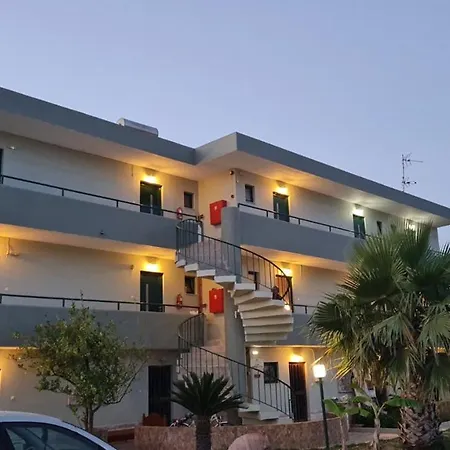 Garden Image מלון