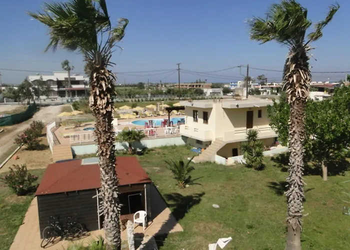 Garden Image מלון