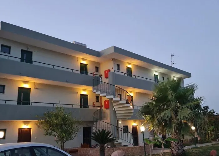 Garden Image מלון