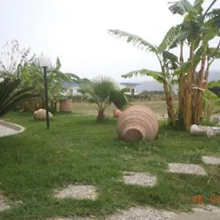 Garden Image Отель Тигаки