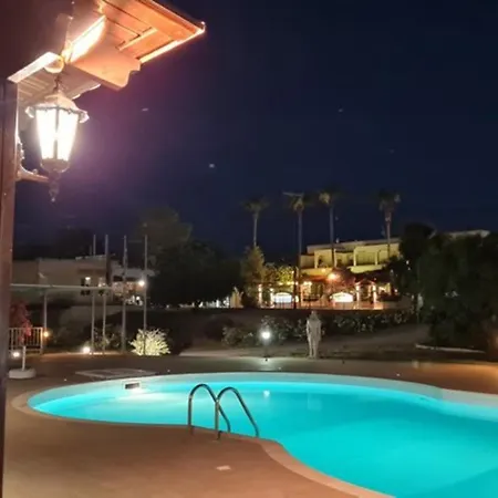 Garden Image 호텔 Tigaki