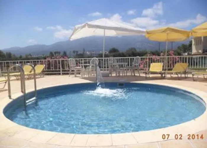 Hotel Garden Image 2*