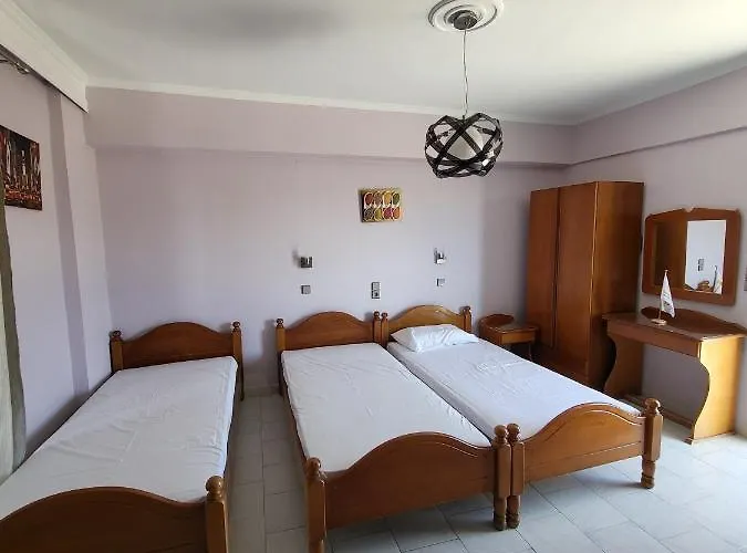 Garden Image Отель Тигаки