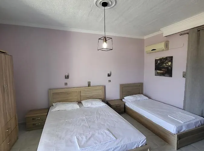 Hotel Garden Image 2*